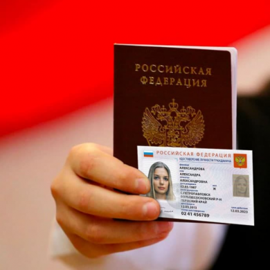 В России вводятся электронные паспорта в виде смарт-карт и QR-кода. Пилотные регионы - Москва, МО и Татарстан